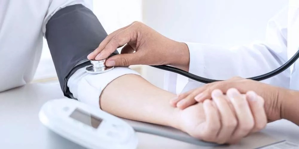 طبيب يحذّر: 90 % من مرضى ضغط الدم لا يشعرون بأي أعراض