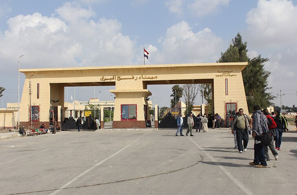 معبر رفح يشهد دفعة جديدة من العائدين إلى غزة