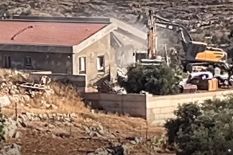 الاحتلال يهدم ثمانية منازل ومنشأة زراعية في مناطق متفرقة بالضفة الغربية