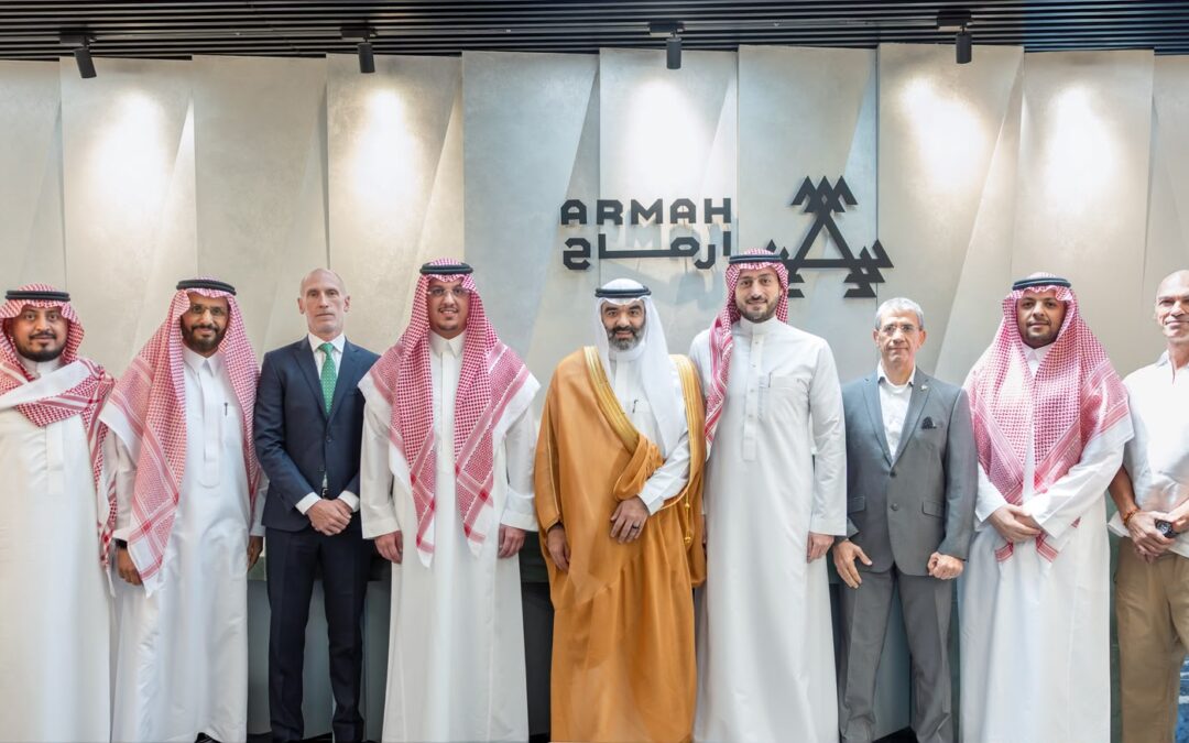 وزير الاتصالات وتقنية المعلومات يزور أرماح الرياضية ويطلع على مبادراتها في التحول الرقمي