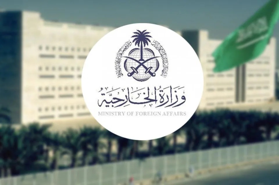 وزارة الخارجية: المملكة تدين وتستنكر استهداف عددٍ من المراكز الحدودية الكويتية ومنصة حفر بحرية وقنصليتها في البصرة وناقلتي نفط إماراتيتين واستمرار إيران في استهداف الأردن والبحرين وقطر