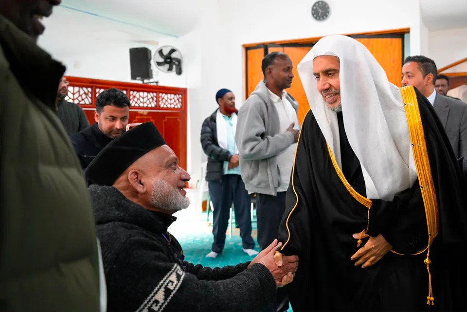 “العيسى” يزور مسجد النور في كرايستشيرش النيوزيلندية ويعلن تكفّل الرابطة بإعادة بناءه