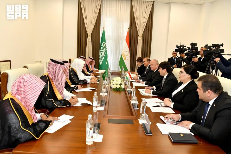 “آل الشيخ” يبحث تعزيز التعاون البرلماني مع طاجيكستان في دوشنبه