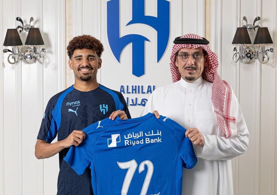 الهلال يضم العنزي ودهل لصفوف الفريق الكروي الأول