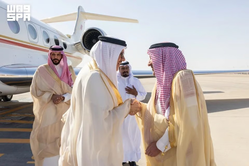 وزير خارجية البحرين يصل الرياض في زيارة رسمية