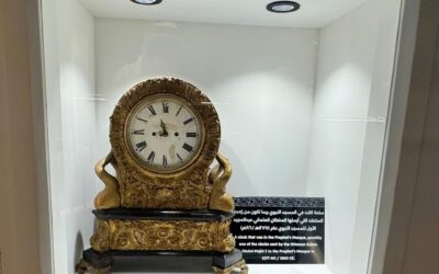 ساعة نادرة من 1860م تستوقف زوار معرض عمارة الحرمين في مكة