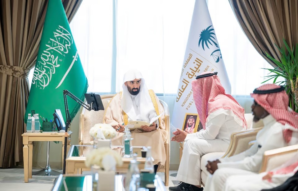 النائب العام يلتقي المستفيدين ويوجّه بسرعة دراسة الطلبات وإنجازها