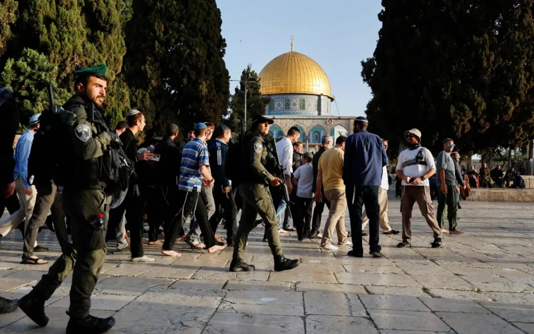 مئات المستعمرين يقتحمون الأقصى وقوات الاحتلال تعتقل 24 فلسطينياً في الضفة