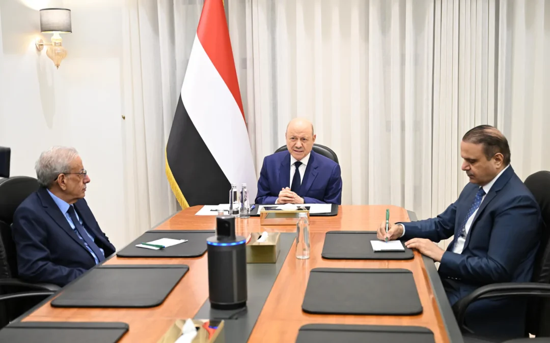 رئيس مجلس القيادة اليمني: لن نسمح بأي رحلات خارج اختصاصات الدولة والحوثيون أمام خيار واحد
