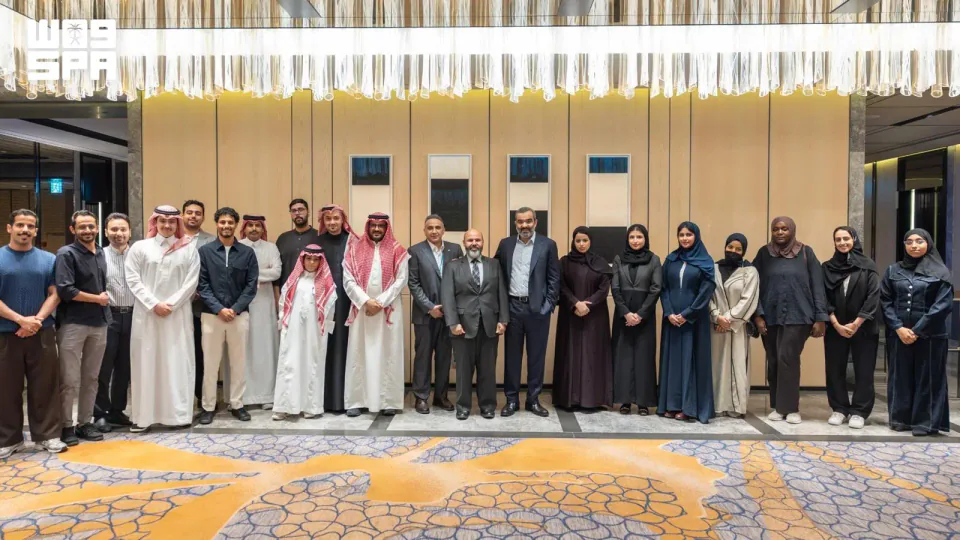 وزير الاتصالات يلتقي المبتعثين السعوديين في كوريا ويحثّهم على توطين التقنيات المتقدمة