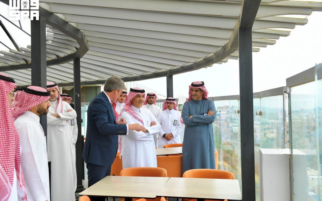 أمير منطقة عسير يستقبل وزير الاستثمار