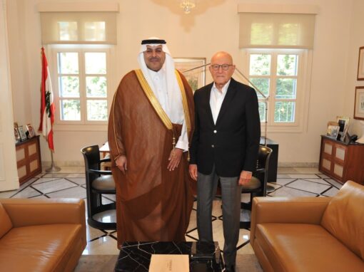السفير الدوسري يلتقي رئيس الوزراء اللبناني السابق