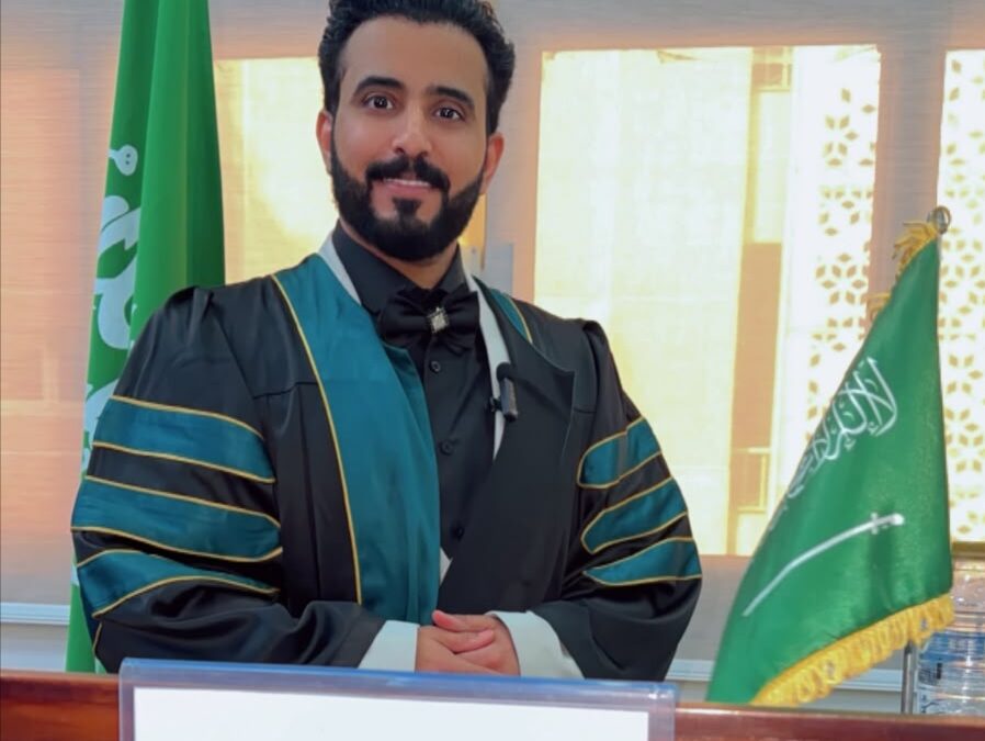 طلال العنزي ينال درجة الدكتوراه في إدارة المستشفيات