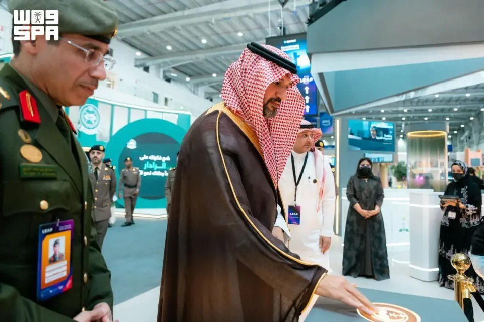 مساعد وزير الداخلية يدشّن جناح الوزارة في «ليب 2026» بشعار «حلول تقنية لوطن آمن»
