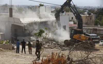 الاحتلال يهدم منشآت في الضفة ويعتقل 18 فلسطينيًا خلال مداهمات واسعة
