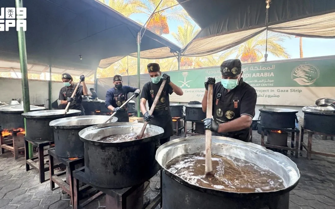 إغاثي الملك يوزع 24,500 وجبة ساخنة على أهالي غزة