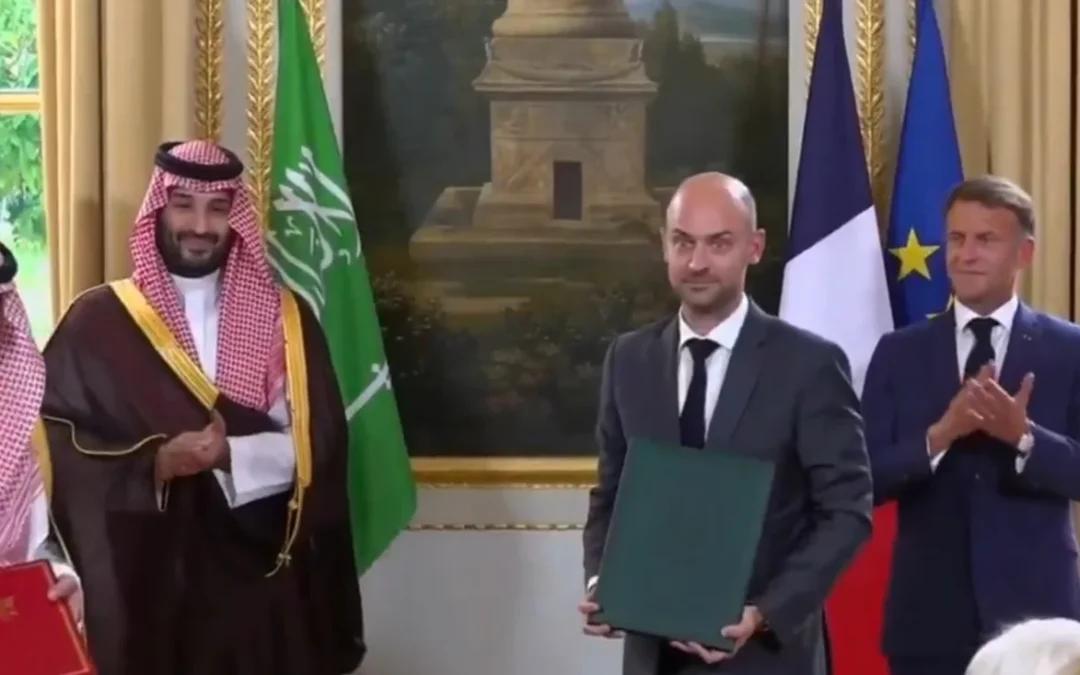 ولي العهد وماكرون يشهدان توقيع اتفاقيات سعودية فرنسية في الدفاع والسياحة والثقافة