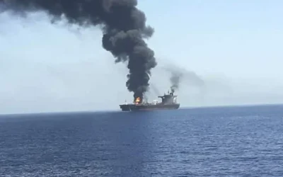 سفينة تتعرض لهجوم بمقذوف في مضيق هرمز وتضرر غرفة محركاتها