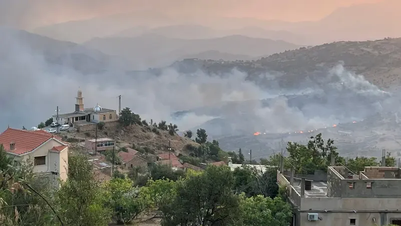 حرائق الجزائر تصل قلب العاصمة وحصيلة الضحايا ترتفع إلى 12 قتيلاً