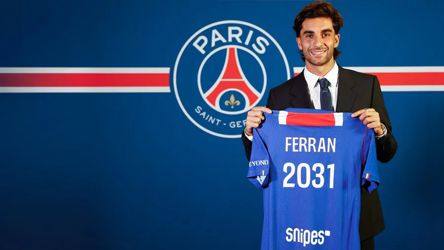 رسميًا.. سان جيرمان يضم فيران توريس مقابل 50 مليون يورو