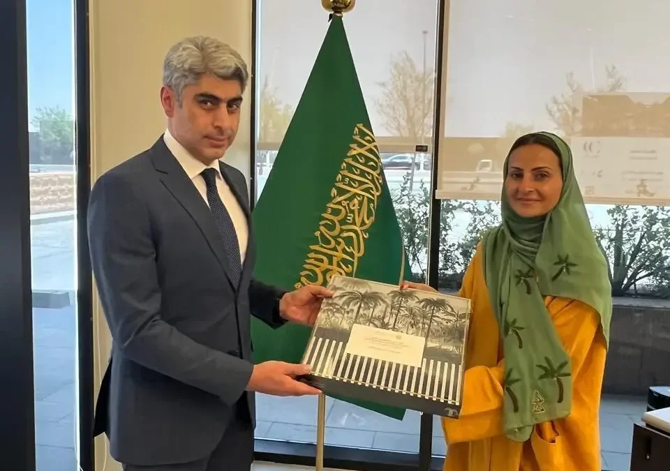 الأميرة سارة بنت بندر تبحث انضمام أذربيجان إلى المجلس الدولي للتمور