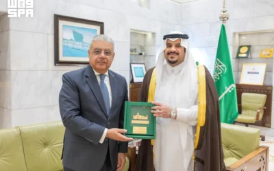 نائب أمير الرياض يودّع سفير مصر لدى المملكة بمناسبة انتهاء مهامه