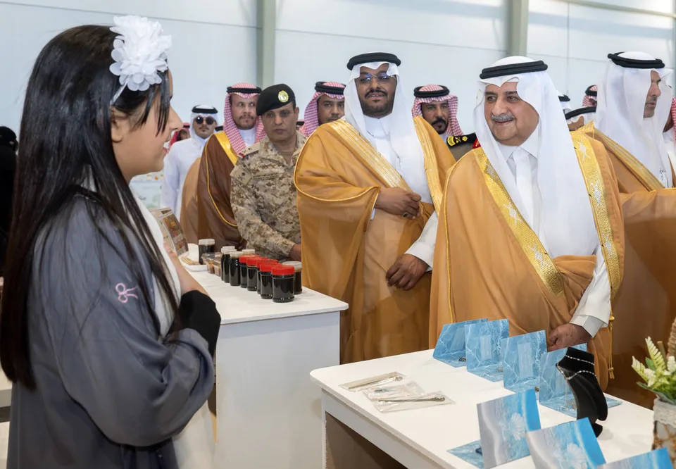 أمير تبوك يدشّن مهرجان المنتجات الزراعية 2026 بمشاركة واسعة من المزارعين