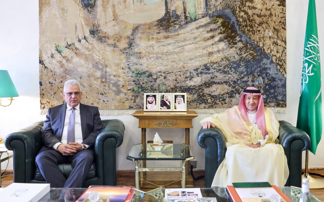 الخريجي يستضيف سفير دولة فلسطين لدى المملكة