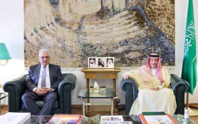 الخريجي يستضيف سفير دولة فلسطين لدى المملكة