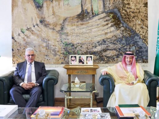 الخريجي يستضيف سفير دولة فلسطين لدى المملكة