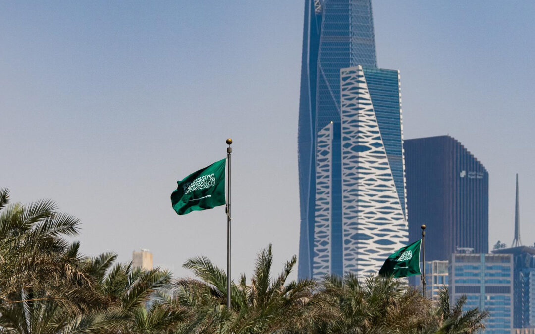 استعداد لليوم الوطني.. تركيب أكثر من 65 ألف علم في الرياض