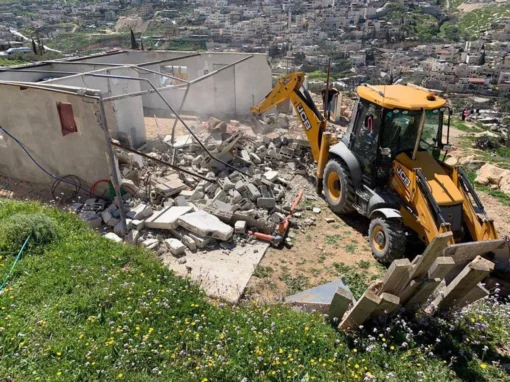 الاحتلال يهدم منزلًا في بيت لحم ويعتقل 28 فلسطينيًا بالضفة الغربية