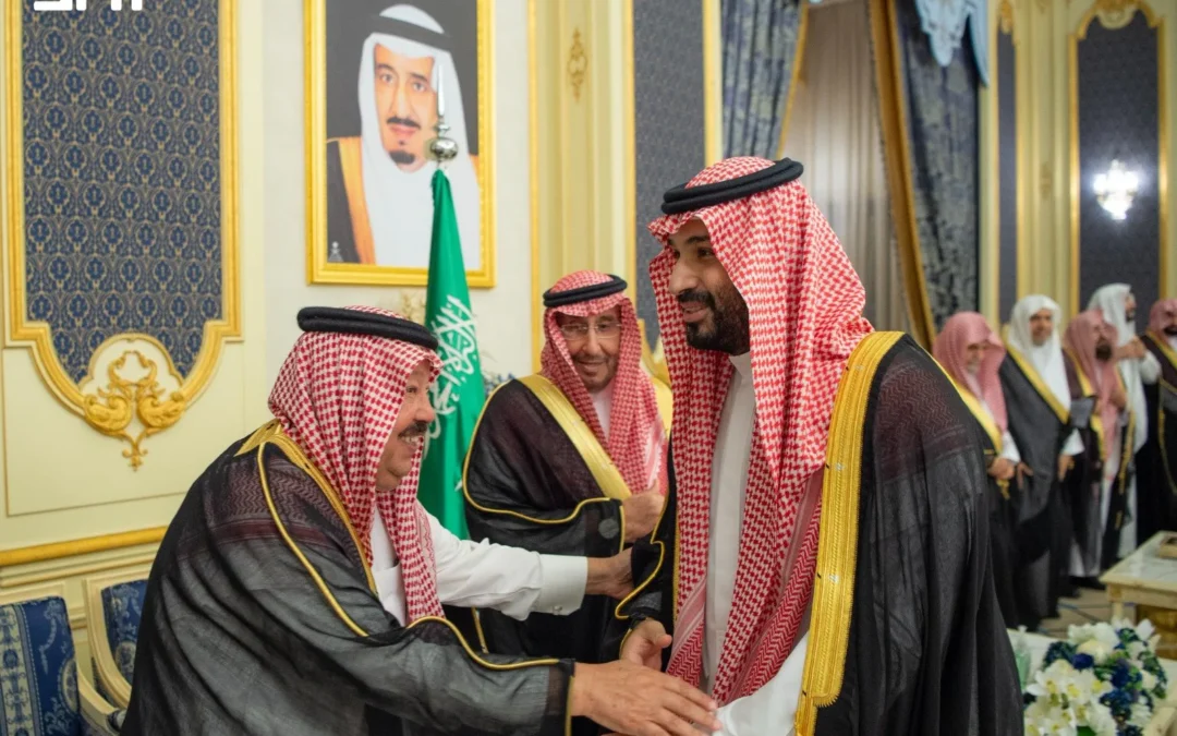 ولي العهد يستقبل الأمراء والعلماء وجمعًا من المواطنين في قصر السلام بجدة