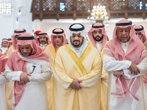 نائب أمير الرياض يؤدي صلاة الميت على الأمير عبدالله بن إبراهيم آل سعود
