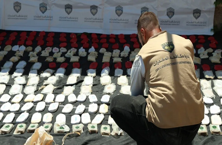 سوريا تُحبط تهريب 44 كجم من الحشيش و218 ألف حبة كبتاغون إلى الأردن