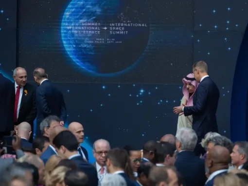 وزير الخارجية يمثّل ولي العهد في القمة الدولية للفضاء بباريس